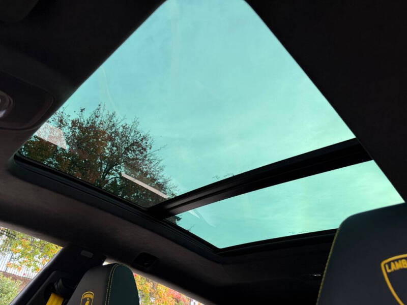 2025 Lamborghini Urus SE