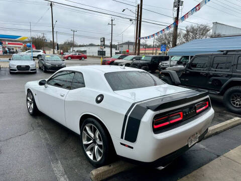 2017 Dodge Challenger 392 HEMI Scat Pack Shaker