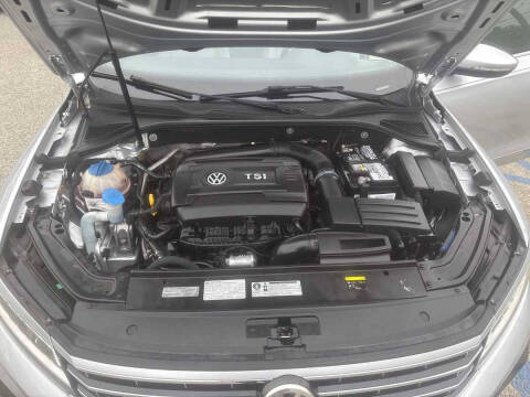 2017 Volkswagen Passat 1.8T R-Line