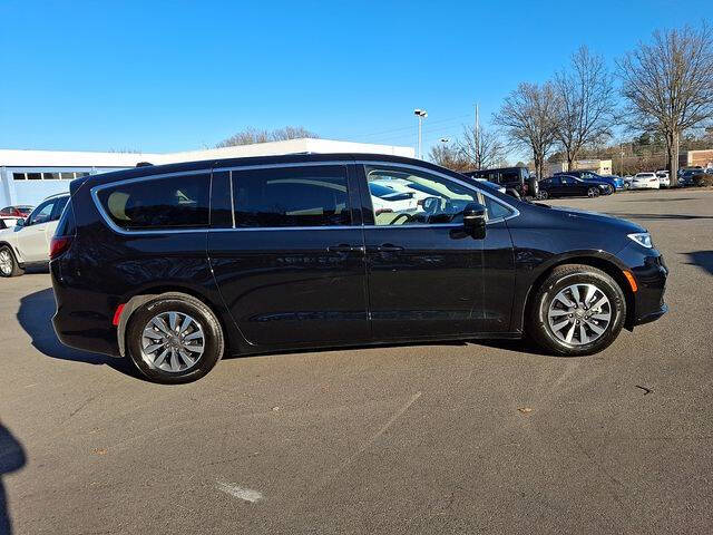 2024 Chrysler Pacifica Plug-In Hybrid Select