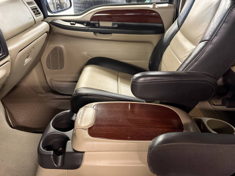 2005 Ford Excursion Eddie Bauer's photo