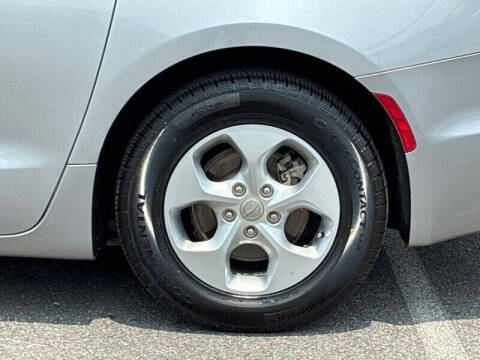 2017 Chrysler Pacifica Hybrid Premium