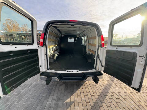 2024 GMC Savana 2500