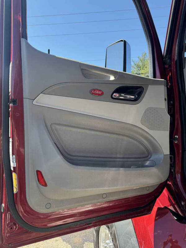 2021 Peterbilt 567
