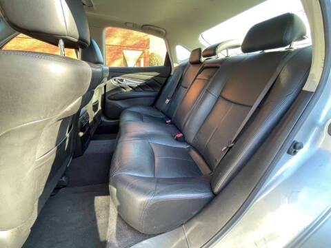 2015 Infiniti Q70 3.7