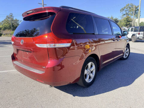 2014 Toyota Sienna LE 8-Passenger