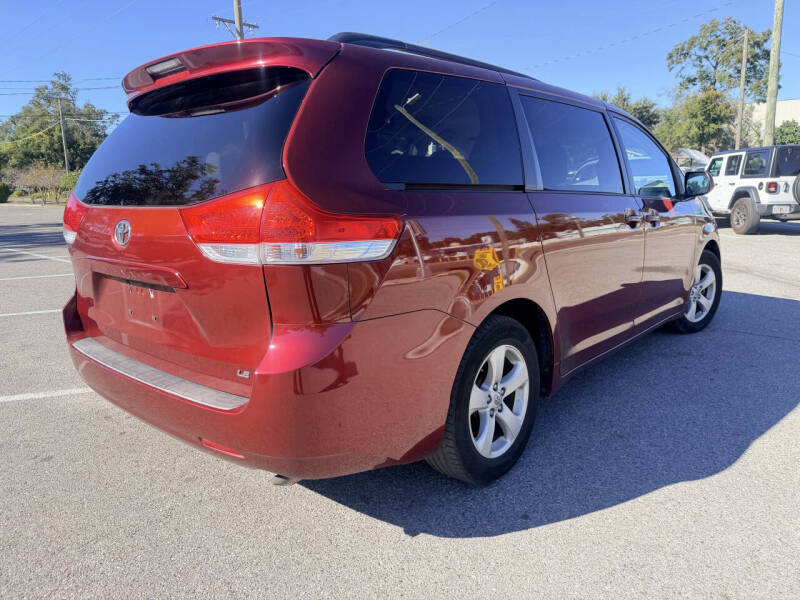2014 Toyota Sienna LE 8-Passenger