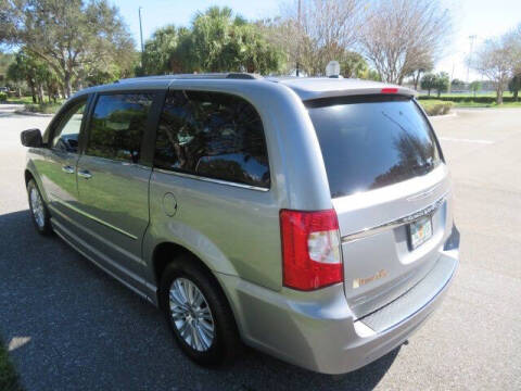2013 Chrysler Town and Country Limited