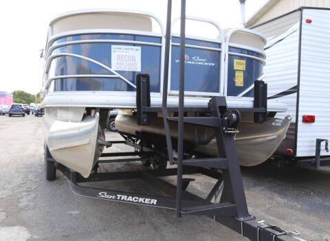 2020 Sun Tracker PANTOON BOAT