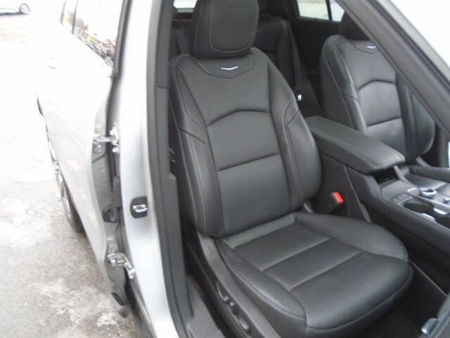 2022 Cadillac XT4 Premium Luxury