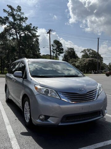 2014 Toyota Sienna XLE 7-Passenger Auto Access Seat