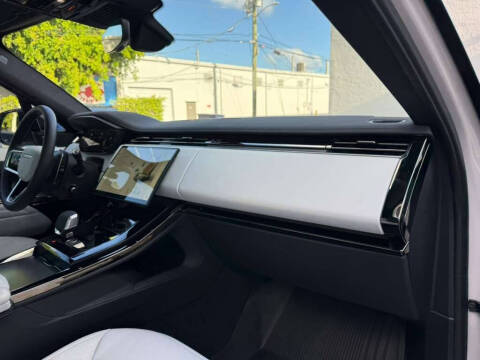 2025 Land Rover Range Rover Sport P360 SE