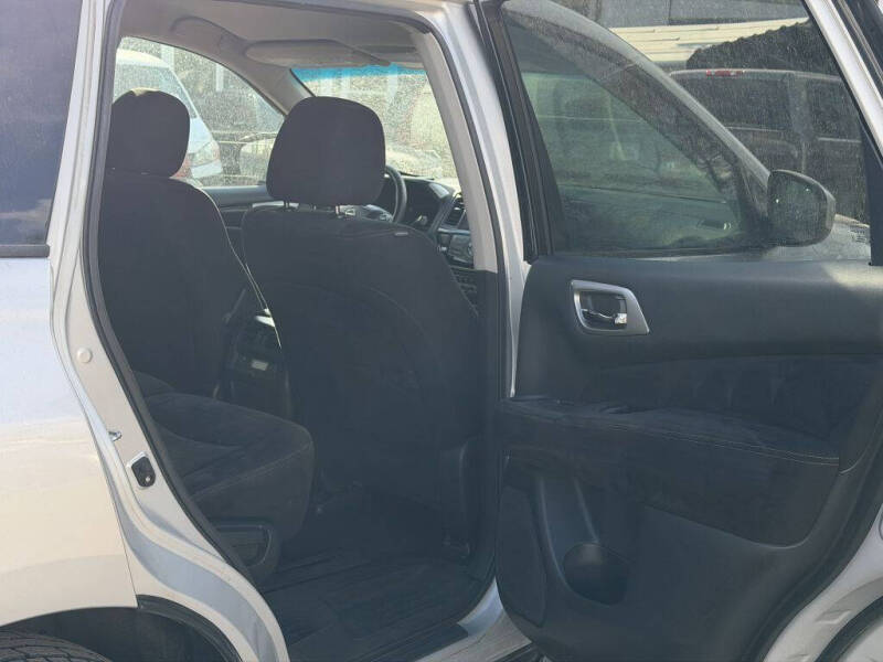 2013 Nissan Pathfinder SV - Photo 12
