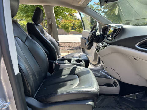 2017 Chrysler Pacifica Touring-L