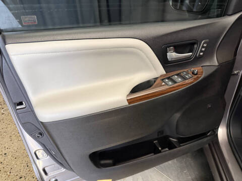 2015 Toyota Sienna Limited Premium 7-Passenger