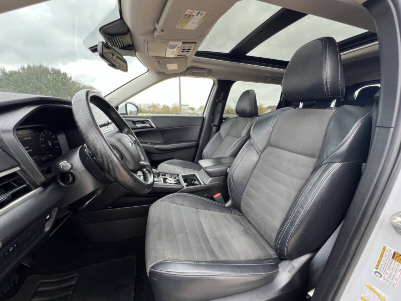 2023 Mitsubishi Outlander SE