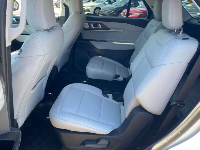 2025 Ford Explorer Platinum