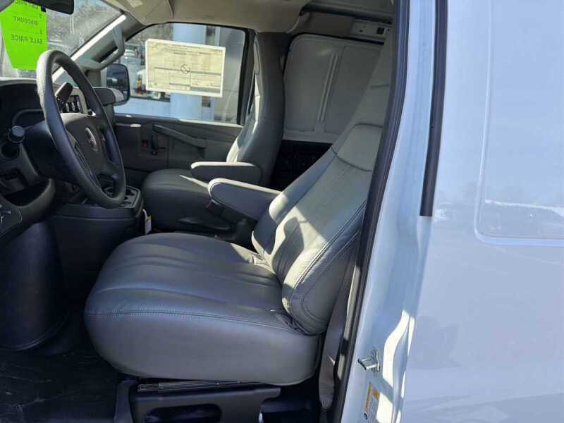 2025 GMC Savana 2500