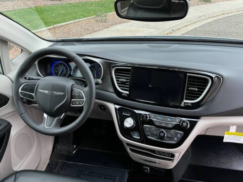 2024 Chrysler Pacifica Touring L