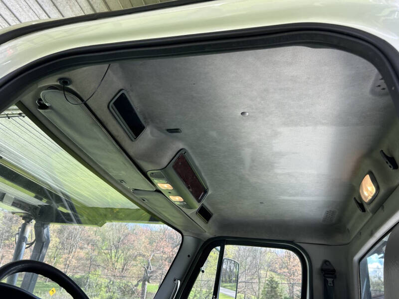 2019 Freightliner Business class M2