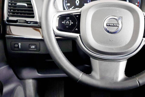 2017 Volvo XC90 T6 Momentum