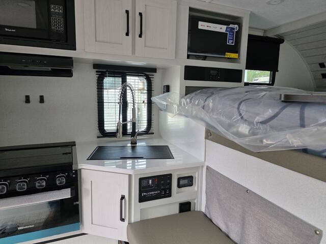 2026 Palomino BACKPACK HS8801