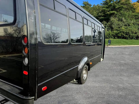 2017 Ford E-Series E-450 SD