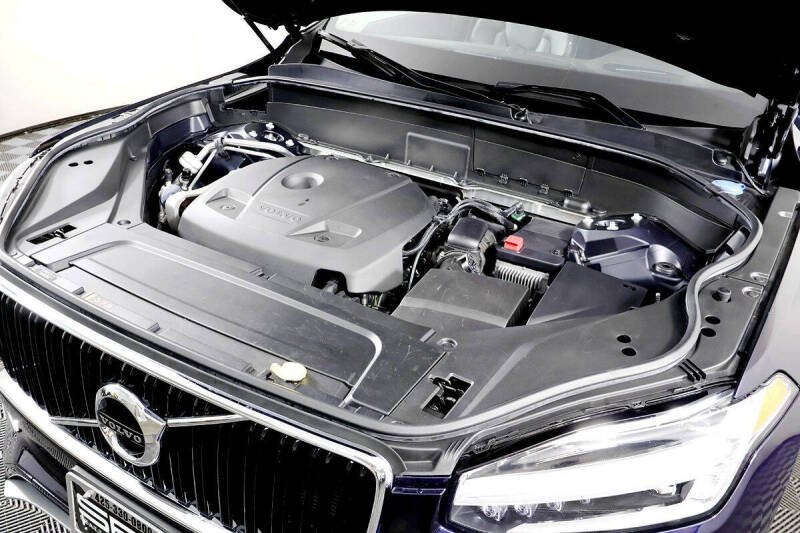 2017 Volvo XC90 T6 Momentum