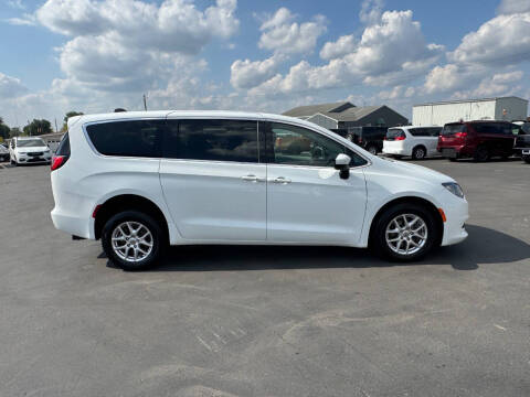 2023 Chrysler Voyager LX