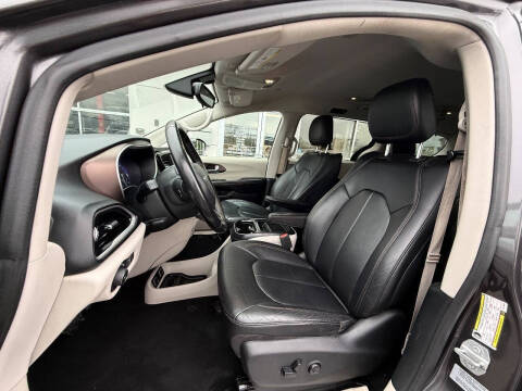 2017 Chrysler Pacifica Touring-L