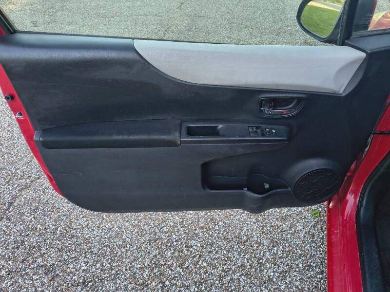 2012 Toyota Yaris 3-Door LE