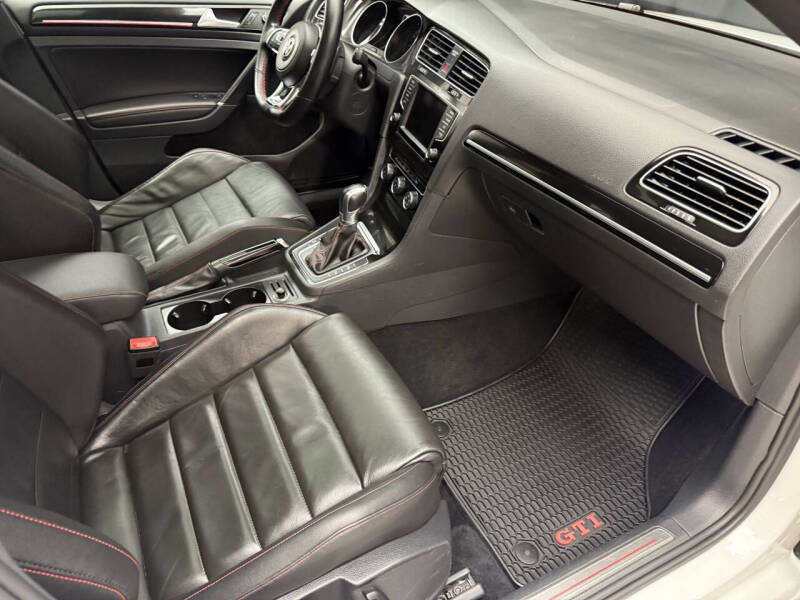 2016 Volkswagen Golf GTI SE