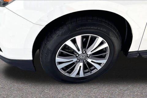 2017 Nissan Pathfinder SV