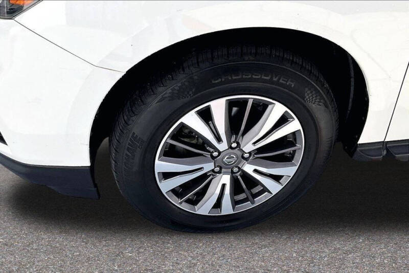 2017 Nissan Pathfinder SV