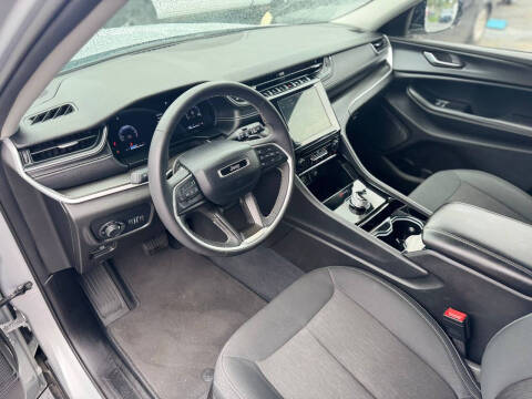 2023 Jeep Grand Cherokee L Laredo