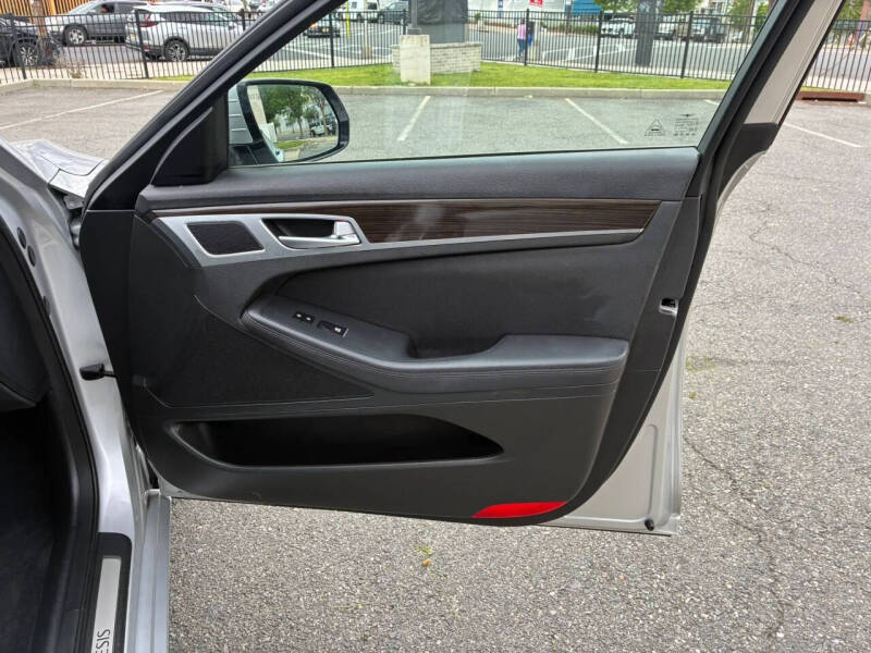 2017 Genesis G80