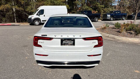 2024 Volvo S60 B5 Plus Dark Theme