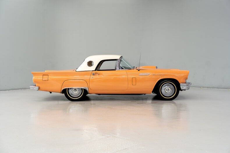 1957 Ford Thunderbird