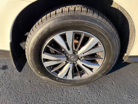 2017 Nissan Pathfinder SV