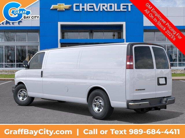 2025 Chevrolet Express 3500