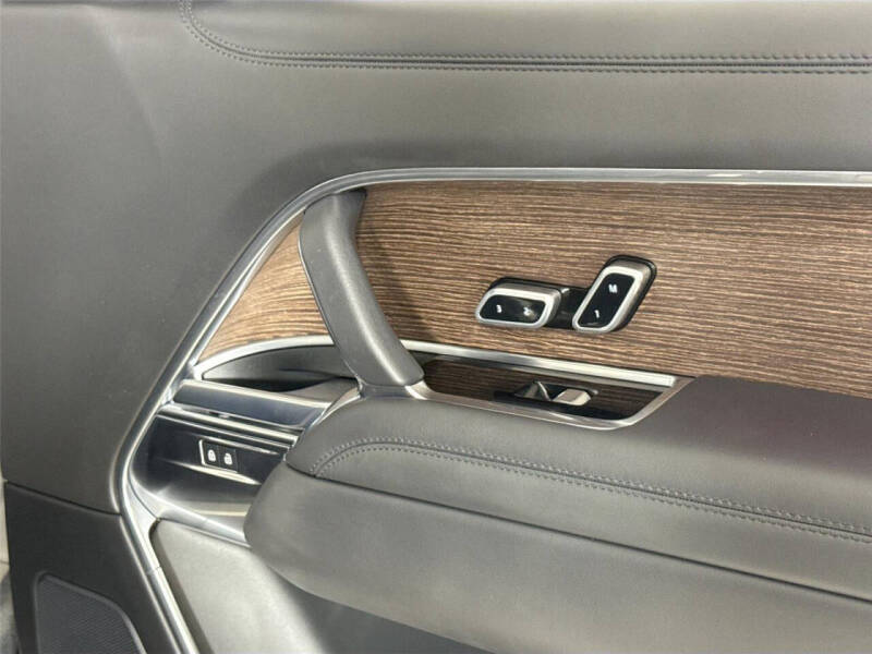 2023 Land Rover Range Rover P530 SE LWB