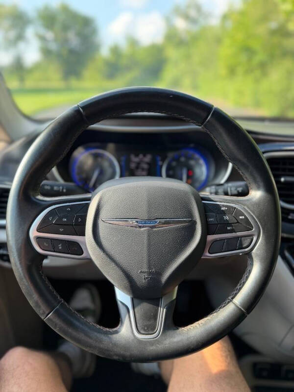 2017 Chrysler Pacifica Touring-L