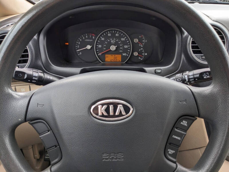 2009 Kia Rondo LX