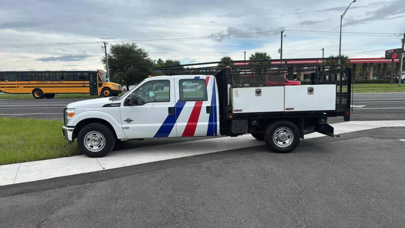 2011 Ford F-350 Super Duty Chassis Cab Lariat photo 4