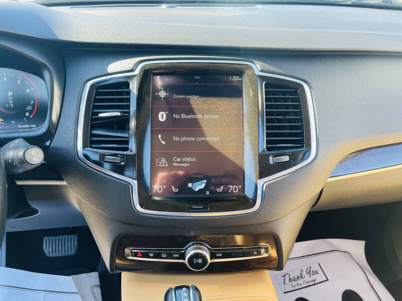 2016 Volvo XC90 T6 Momentum