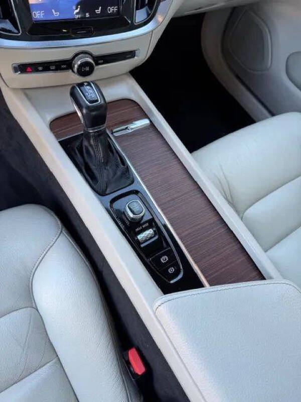 2021 Volvo S60 T5 Momentum