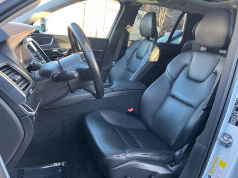 2020 Volvo XC90 T6 Momentum 6-Passenger