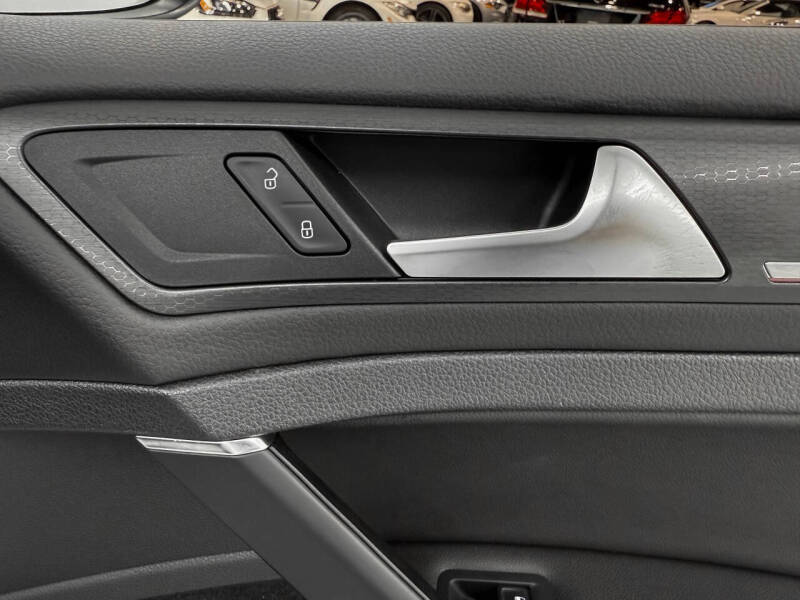 2019 Volkswagen Golf GTI SE