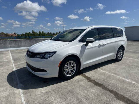 2023 Chrysler Voyager LX