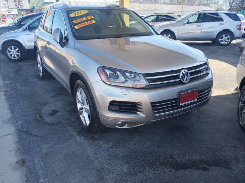 2013 Volkswagen Touareg for sale at KENNEDY AUTO CENTER in Bradley IL